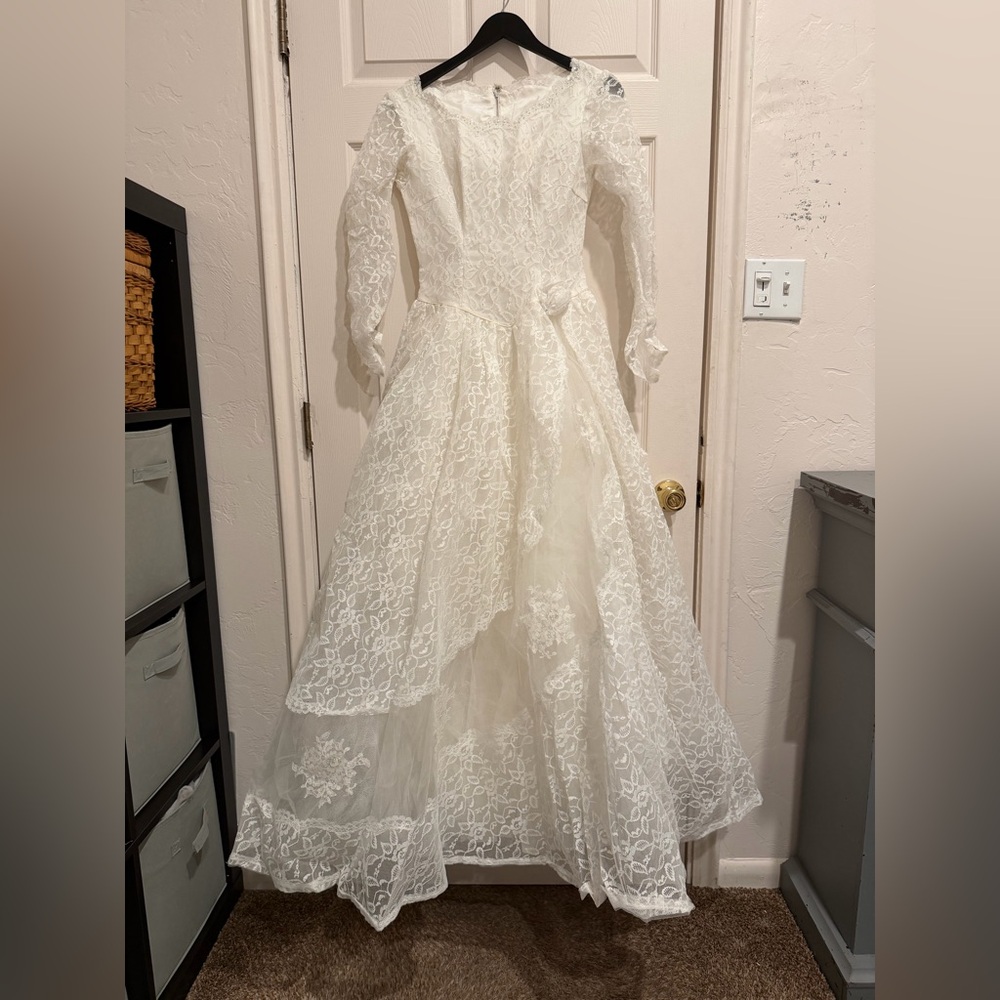 VINTAGE Unique Elegant White Lace Wedding Dress